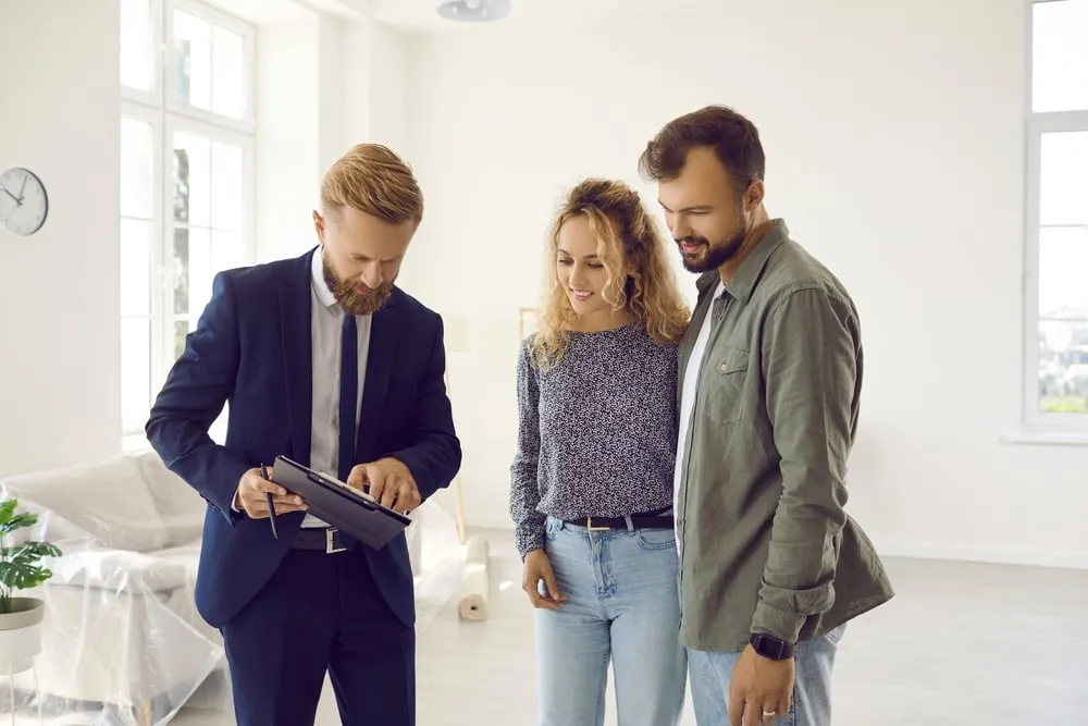 Communicating with the Real Estate Agency

<p>" /></figure></p>
</div>
</div>

<div aria-hidden=